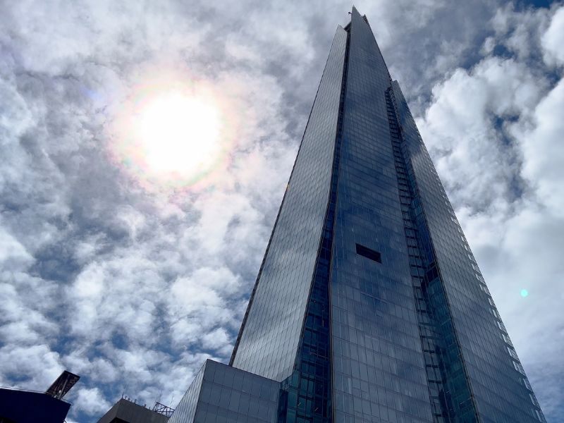 Auffälliger Wolkenkratzer Shard in London fotografiert