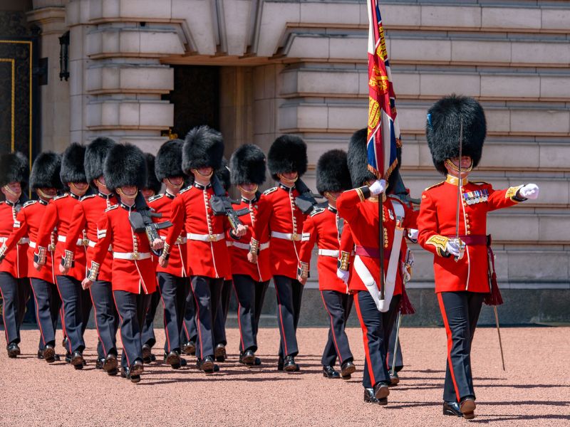 Der Wachwechsel vor dem Buckingham Palast ist bei Touristen beliebt