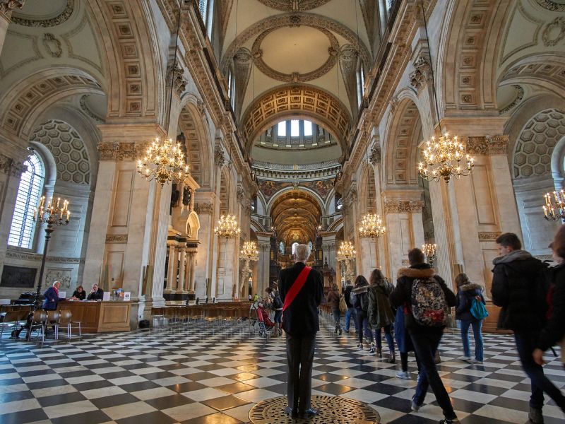 Knapp 30€ kostet der Eintritt in die Londoner St Pauls Cathedral umgerechnet