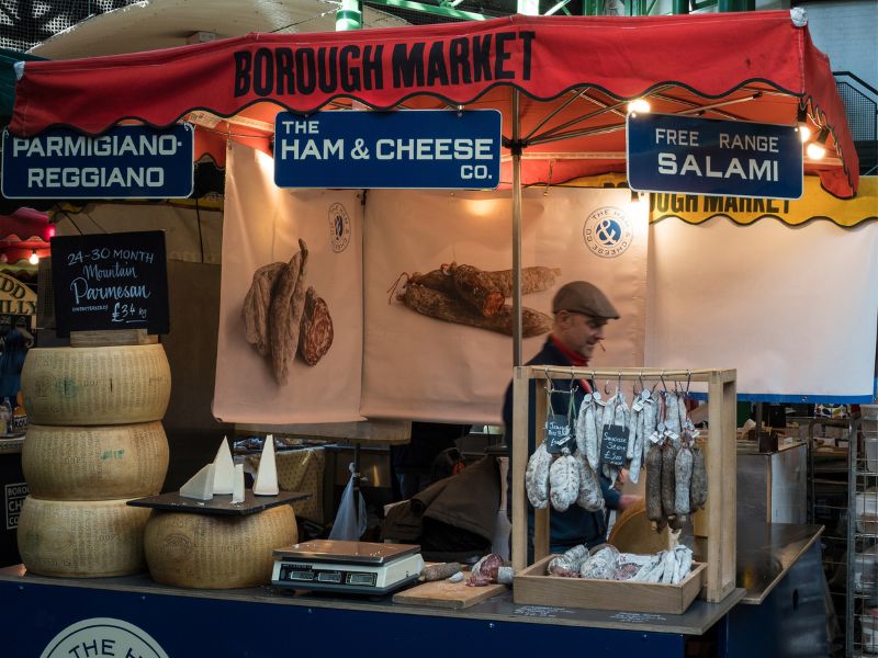 Auch Käse Spezialitäten und Salami kann man auf dem Borough Market kaufen