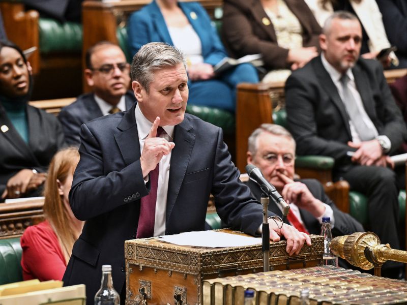 Britischer Premier Keir Starmer bei einer Rede in den House of Commons