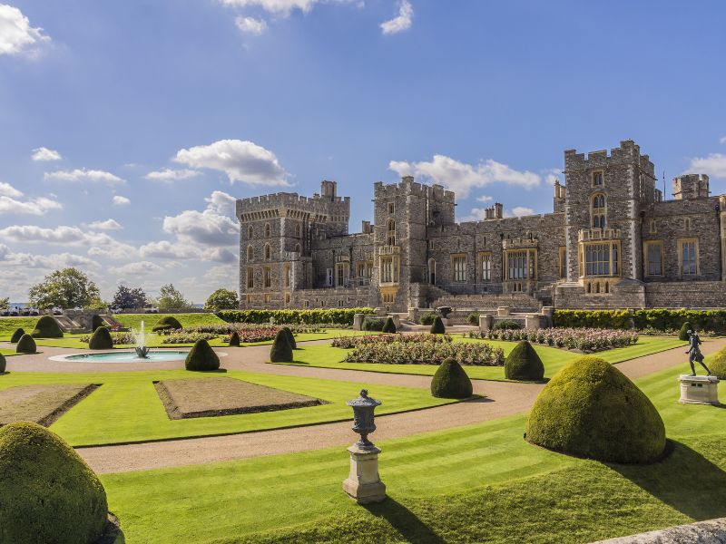 Herrliche Burganlage Schloss Windsor mit Garten