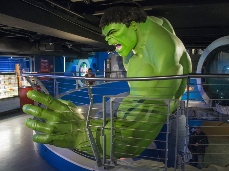 Hulk aus dem Marvel Universe als riesige Wachsfigur