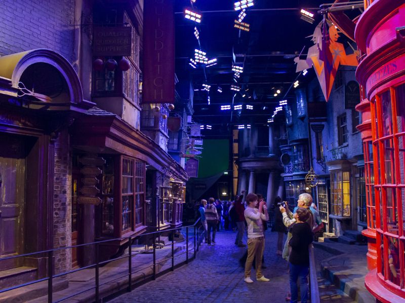 Tickets für die Besichtigung der Harry Potter Studios London kosten ca 150€ mit Transfer