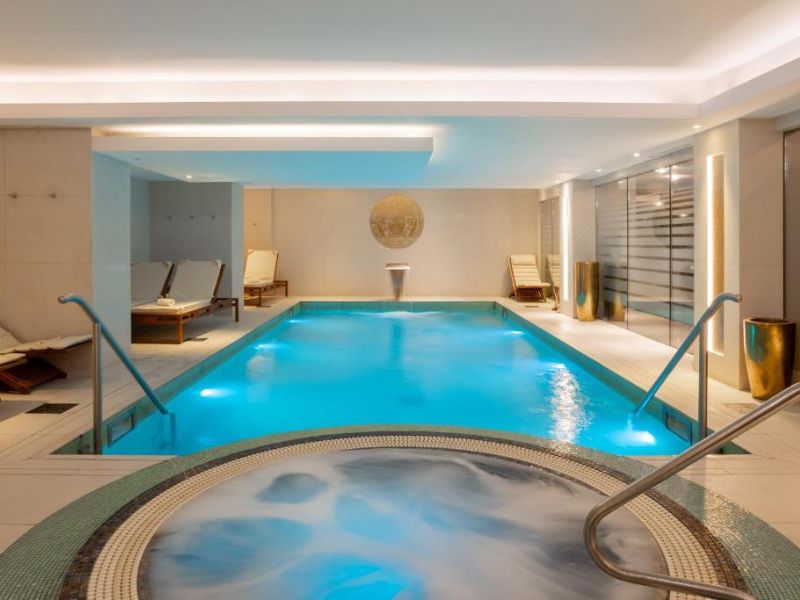 Sauna, Whirlpool, Schwimmen nach dem Sightseeing? Das geht in den Londoner Wellnesshotels.