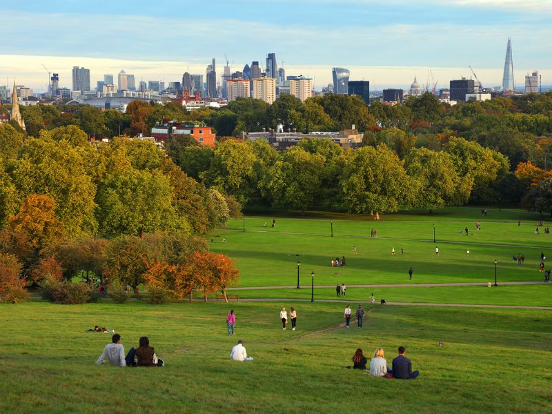 Aussichtspunkt Primerose Hill mit Park im Norden von London