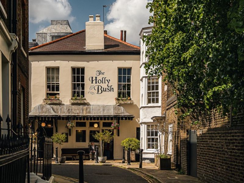 Pub The Holly Bush