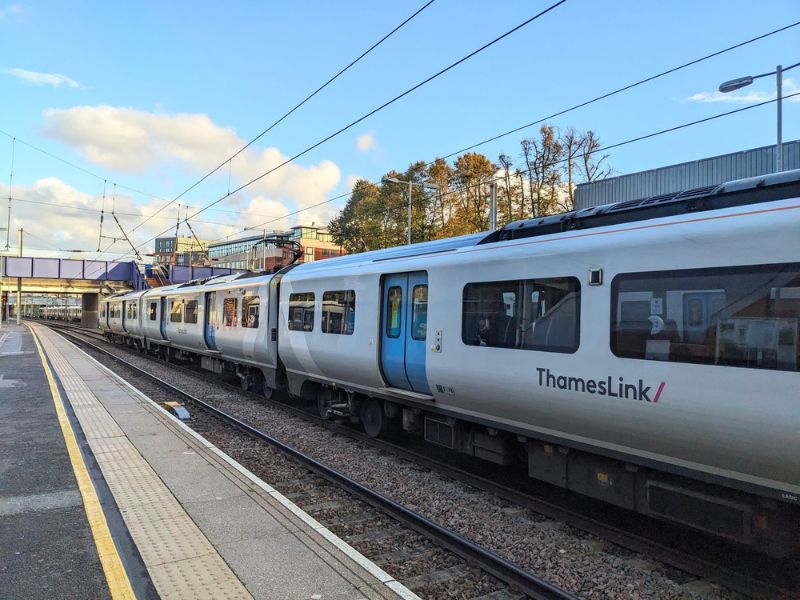 Thameslink Flughafentransfer Zug London