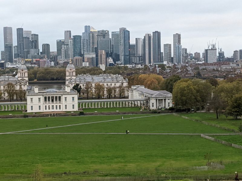 Blick vom Hügel des Greenwich Observatory auf Skyline Londons