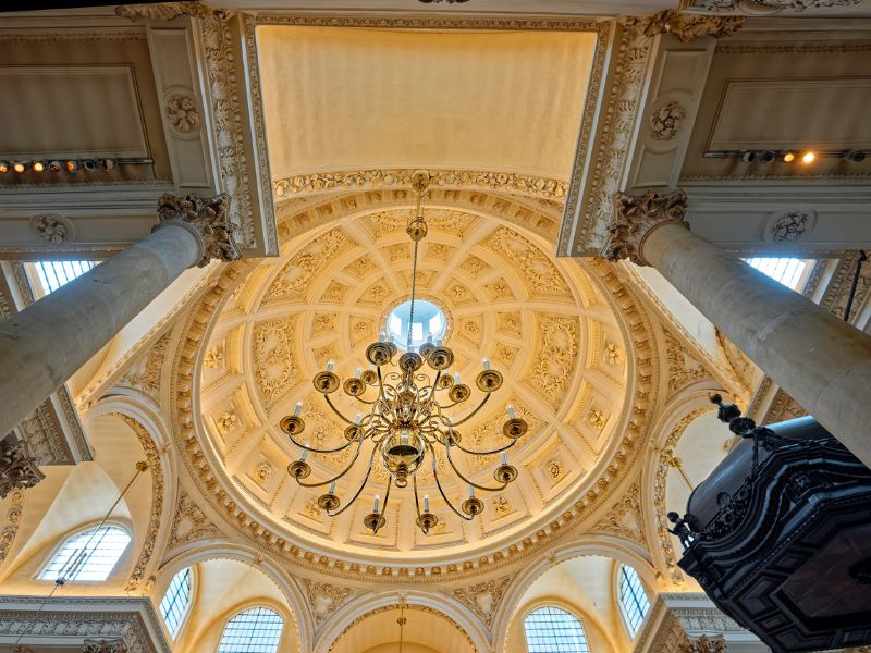 Beeindruckendes Gewölbe der St Stephen Walbrook Kirche in London