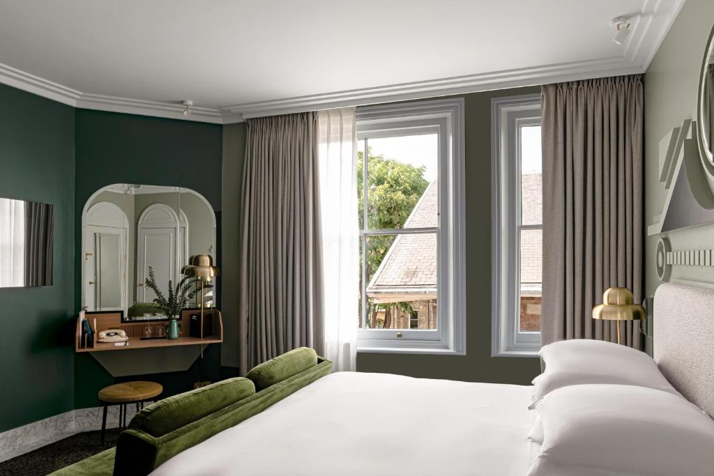 Henrietta Experimental Boutique Hotel in London
