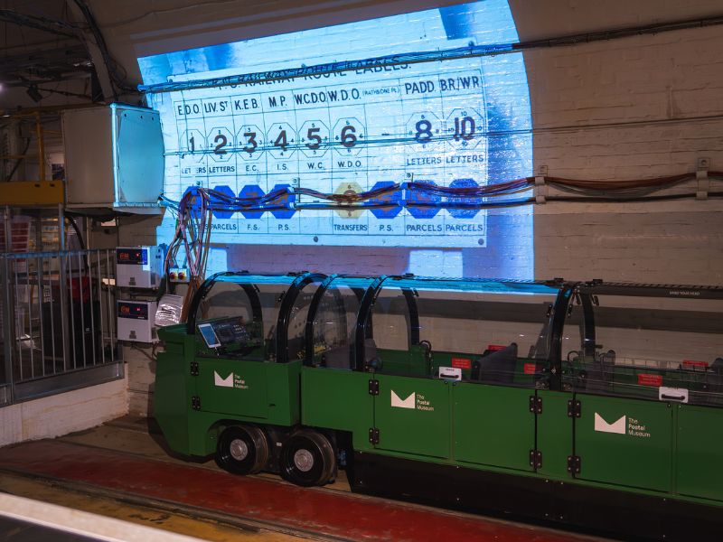 Eine unterirdische Bahn im Postal Museum London